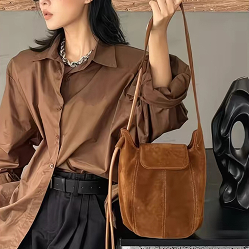 Frosted Suede Bucket Bag Pumpk - Interior Design High End 리뷰 및 가격