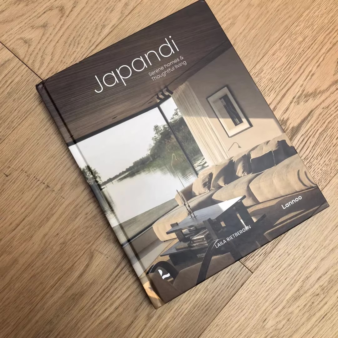 Serene Homes and Thoughtful Li - Interior Design Book 리뷰 및 가격
